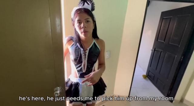 Гладкая киска очаровательной служанки наполнена горячими сливками