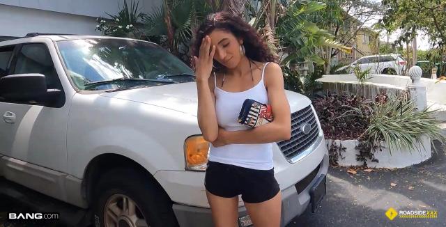 Горячая латиноамериканка с большой грудью встречает меня на своей парковке и соглашается на быстрый секс в гараже