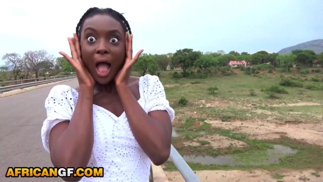 Горячая темнокожая девушка глубоко трахается в задницу со своим любовником