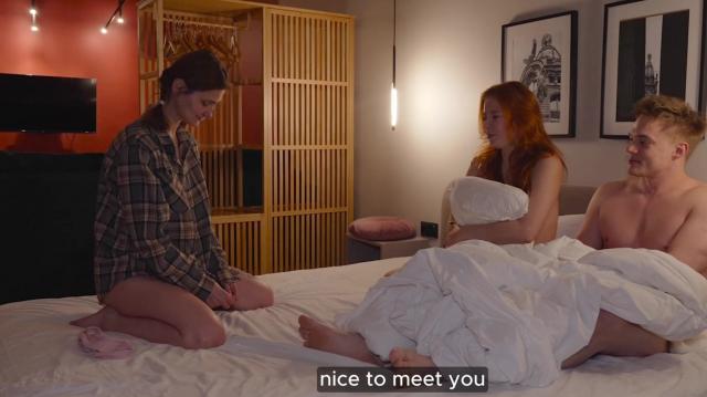 Худой подросток пригласил девушку своего сводного брата присоединиться к ним для секса втроем