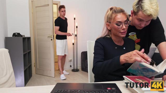 Пышнотелая репетиторша Малуша получила в свои дырочки два молодых члена