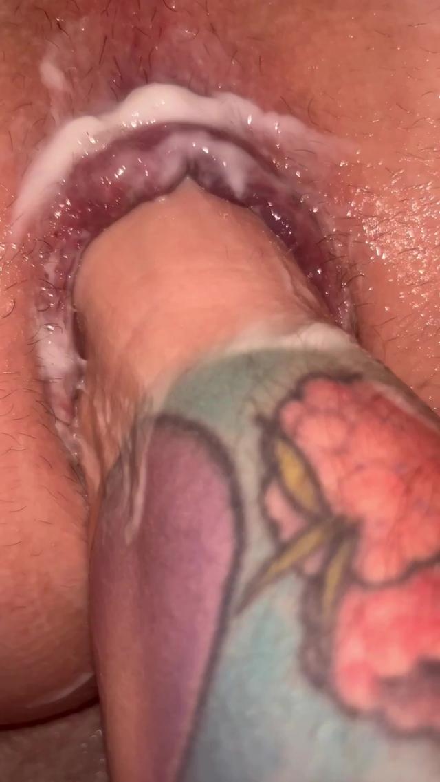 Жена-госпожа терзает выпавший зад мужа предупреждение о кулаках и ступнях